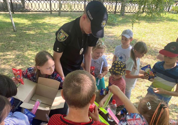 Поліцейські Полтавщини дбають про безпечне літо для дітей