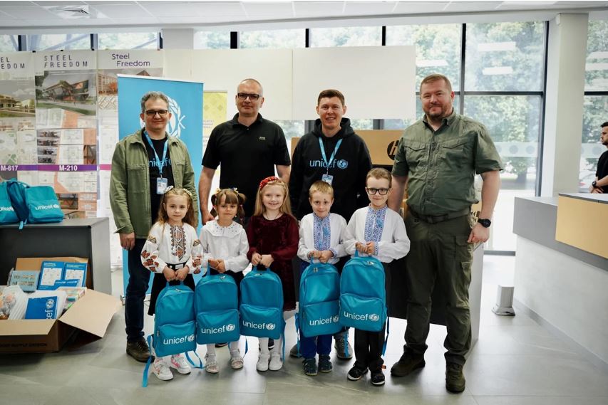 Заклади освіти Полтавщини отримали набори від ЮНІСЕФ і ноутбуки