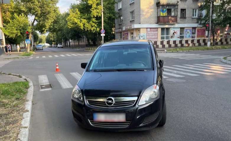 Поліція Полтавщини встановлює обставини ДТП, в якій травмовано двох пішоходів