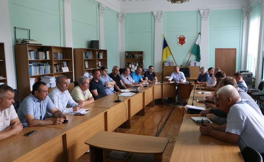 Уличное освещение и ремонт дорог: состоялось аппаратное совещание по вопросам ЖКХ