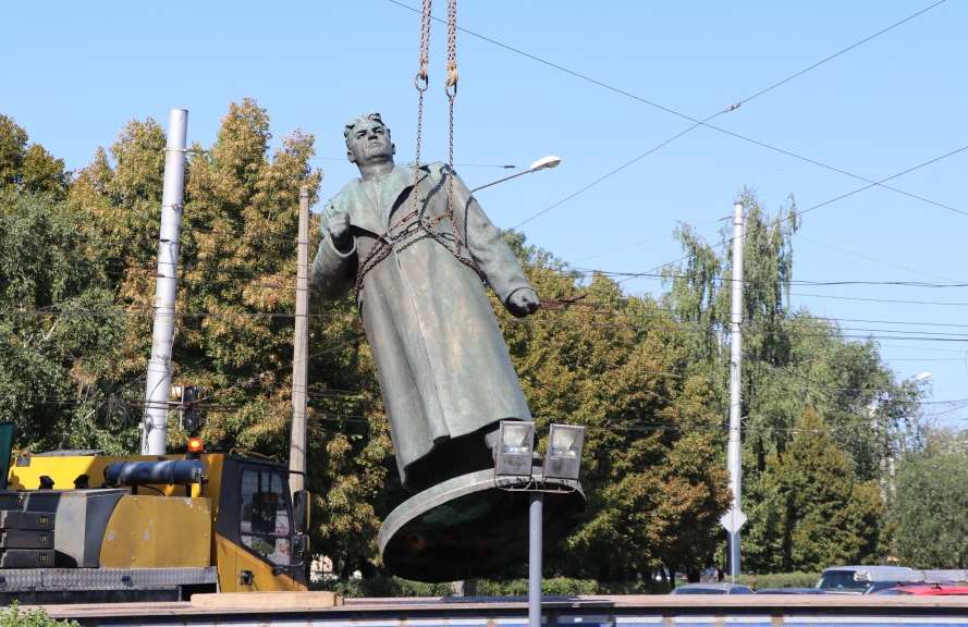 У Полтаві демонтували пам'ятник Зигіну