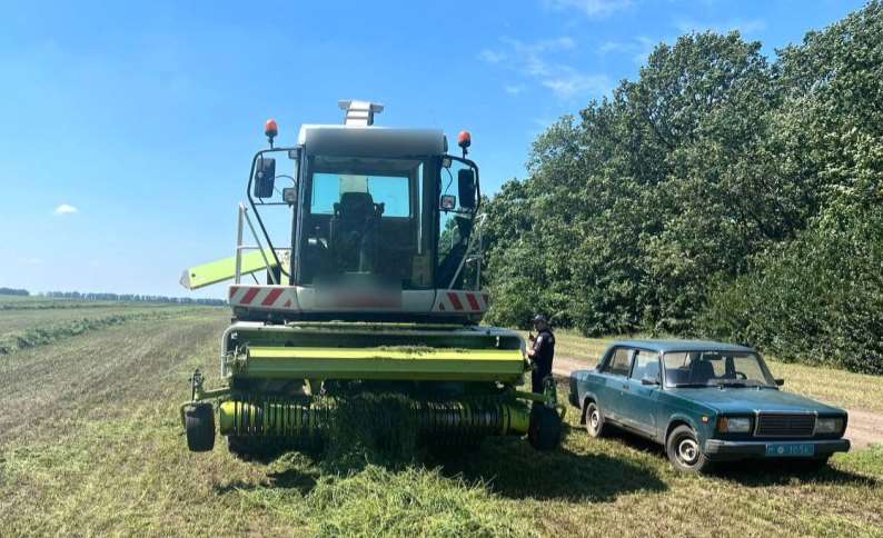 Поліція Полтавщини встановлює обставини травмування чоловіка під час польових робіт