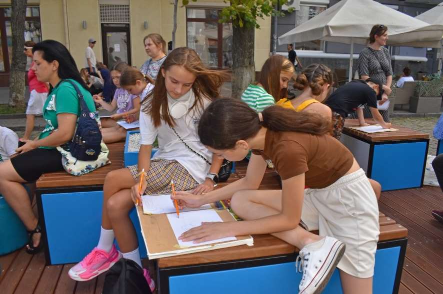 В Полтаве для детей провели пленэр "Улица Соборности. Визуализируй мечту"