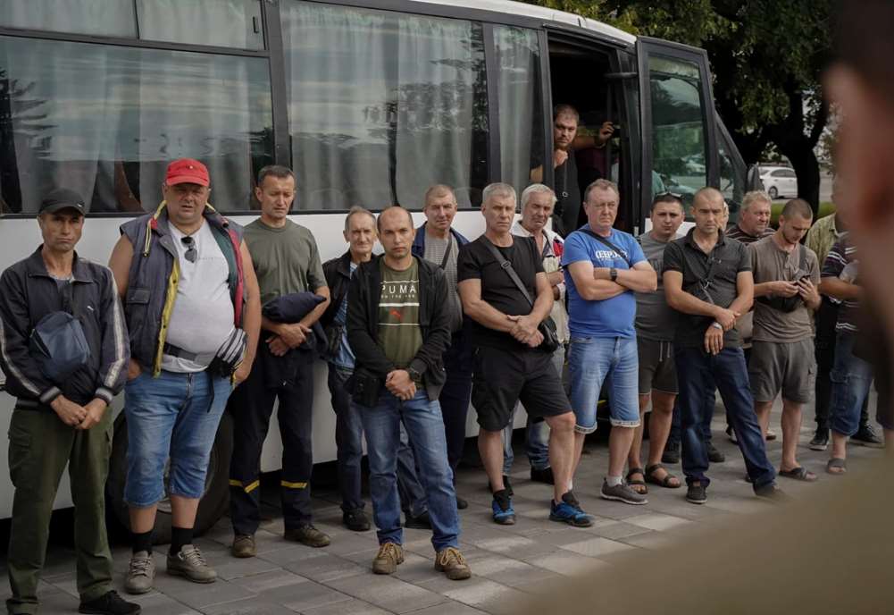 В Херсон из Полтавской области отправилась пятая группа добровольцев-коммунальщиков