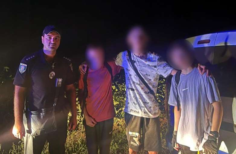 Поліцейські Полтавщини розшукували трьох підлітків, які заблукали у лісі