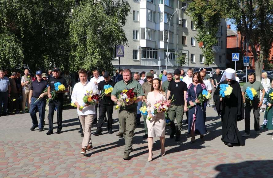 Нагородження та покладання квітів: у Полтаві відзначили день Незалежності України