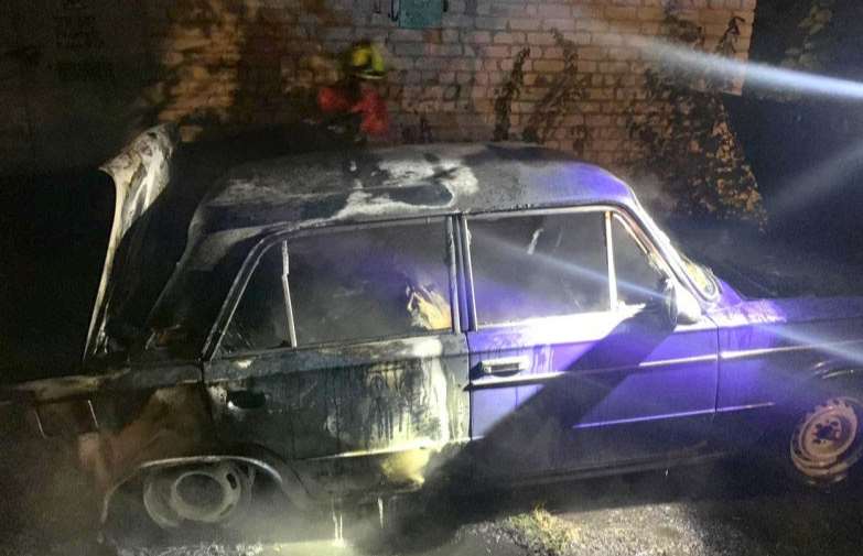Полиция установила лицо, причастное к поджогу автомобиля в Кременчуге