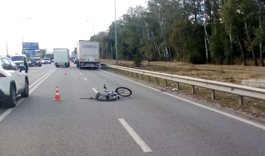 Поліція Полтавщини встановлює обставини ДТП, в якій травмована велосипедистка