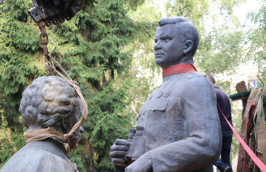 Памятники Пушкину и Ватутину передадут в историко-культурный заповедник на Сумщине