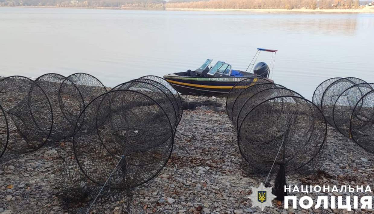 На Полтавщине полиция изъяла более 800 метров браконьерских сетей из Кременчугского водохранилища