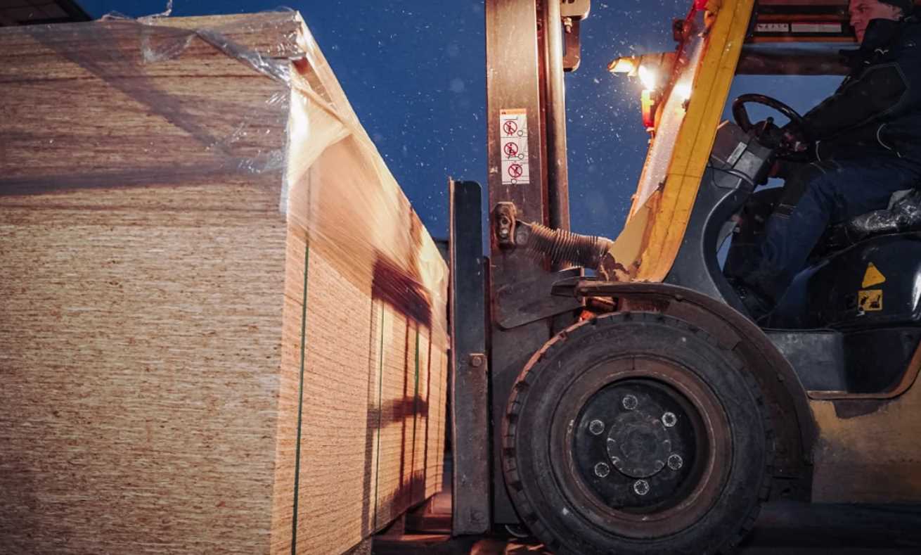 Полтавщина передала 20 тонн будівельних матеріалів Харківській області