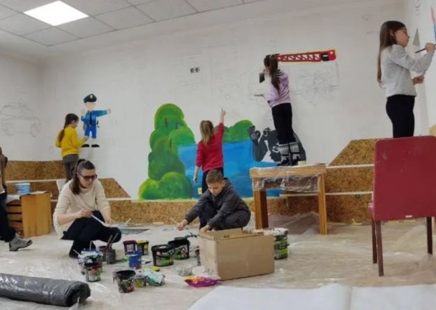Полтавские школьники создали стенопись в будущем классе безопасности