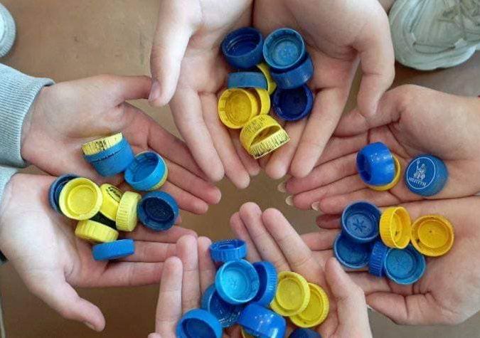 На Полтавщині триває збір пластикових кришечок для ЗСУ