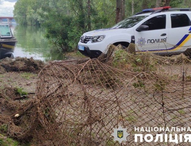 В акваторії Дніпра на Полтавщині поліція вилучила з водойм 1,5 км браконьєрських сіток