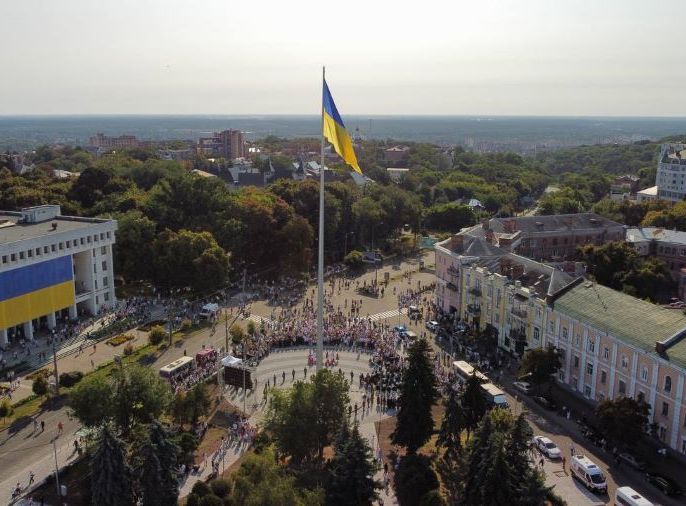 У Полтаві підняли найбільший державний прапор області