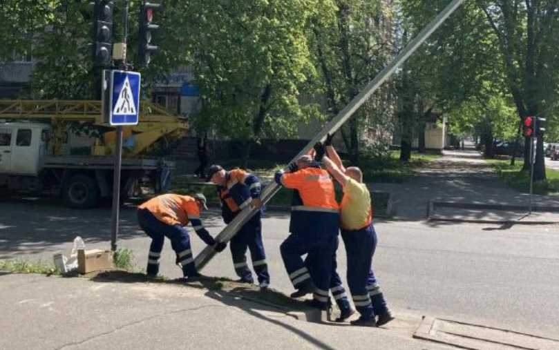 В Полтаве обновили опоры фонарей и светофоров на семи перекрестках