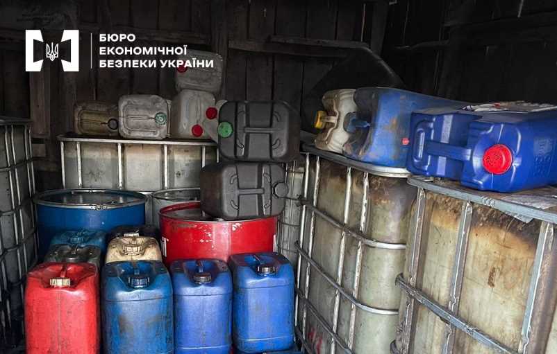 На Полтавщині викрили нелегальну точку продажу пального