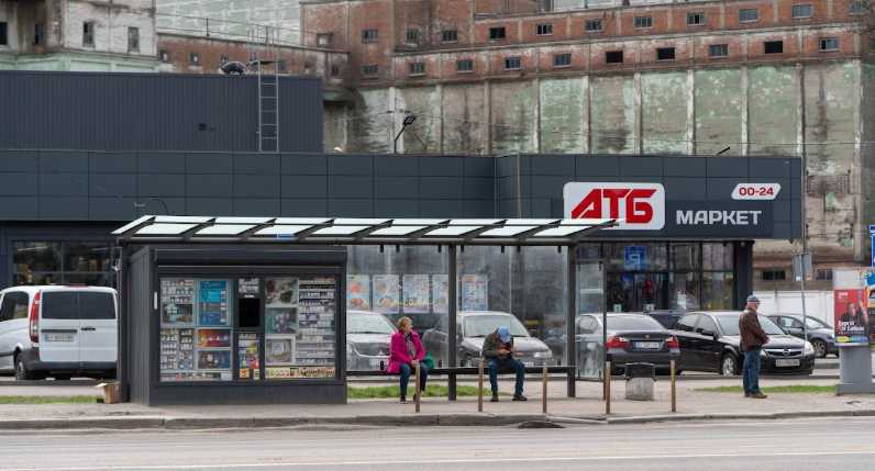 У Полтаві прибрали понад 60 зупинок