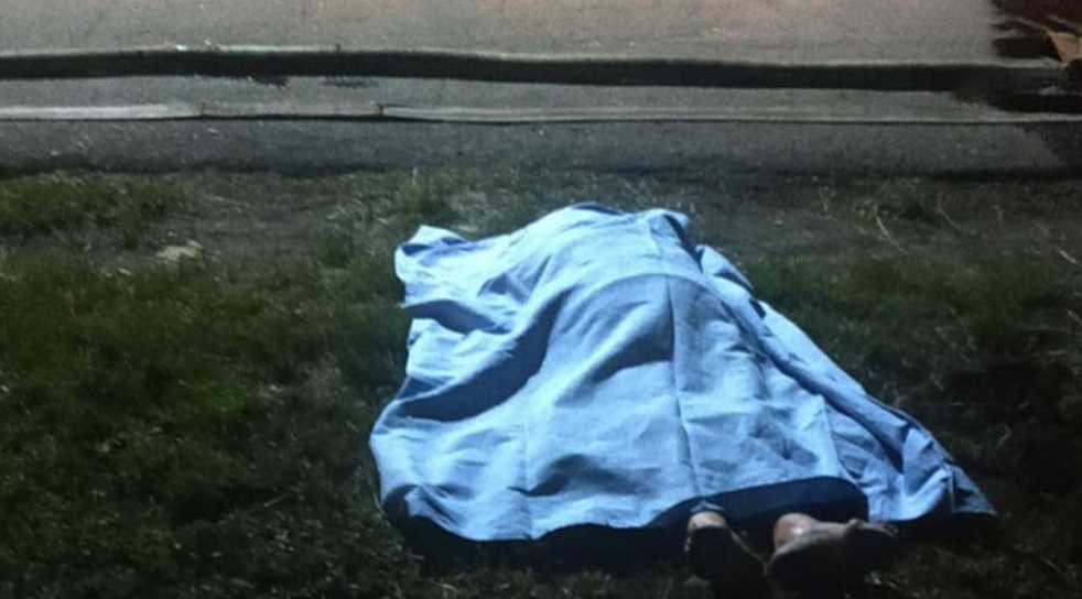 На проспекте Героев Днепра в Горишних Плавнях обнаружили тело мужчины - полиция проводит следственные действия