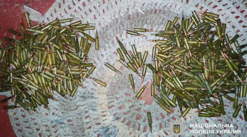 У жителя Миргорода виявили 600 патронів