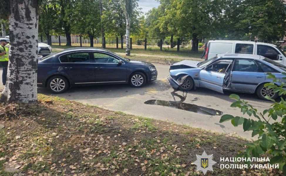В Кременчуге столкнулись две легковушки: один из водителей в больнице