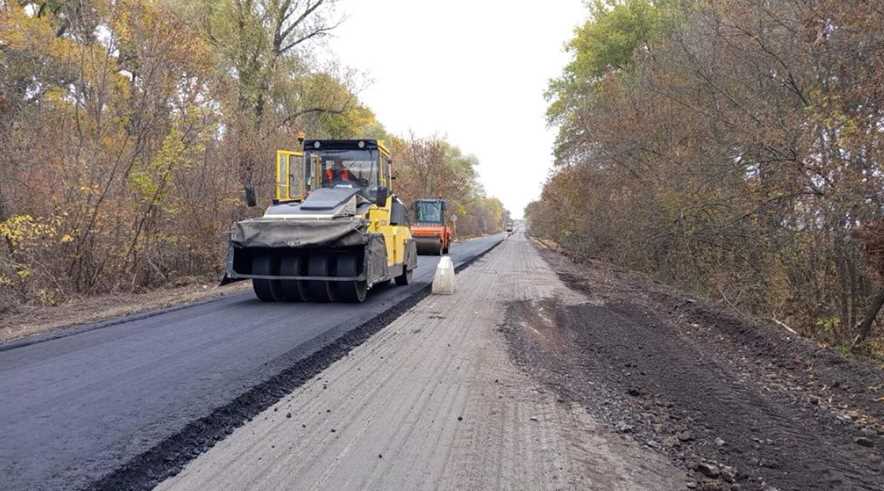 Дорожники Полтавщини відремонтували 18 тисяч м² шляхів за тиждень
