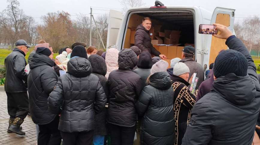 В Нехвороще раздавали «Пакеты поддержки»