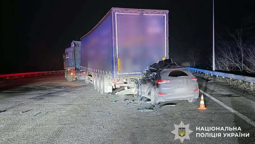 Поблизу Пирятина зіткнулися легковик із вантажівкою: одна людина загинула