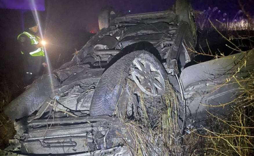 Возле Оленевки в Полтавской области перевернулся легковой автомобиль: два человека в больнице