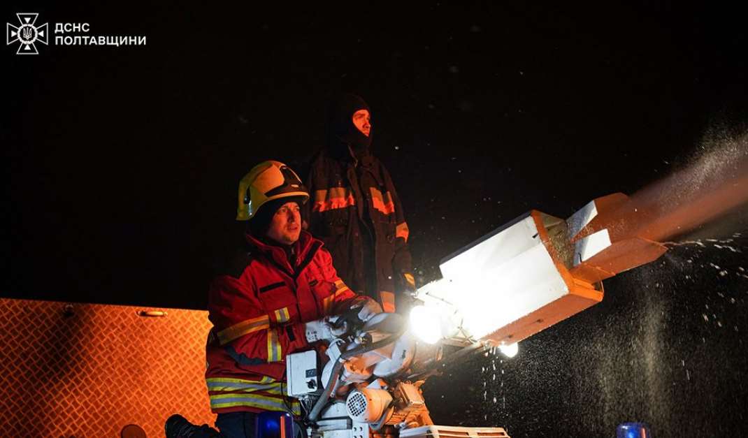Полтавщина: рятувальники ліквідували наслідки нічного удару по промисловому об’єкту
