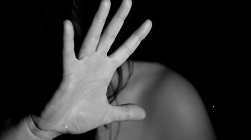 Двое суток стояли на коленях без еды – в Полтавской области опекунку подозревают в пытках младших сестер