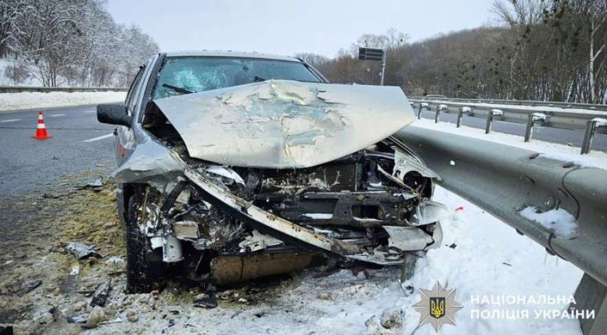 На трассе Киев – Харьков – Должанский произошло ДТП с участием четырех автомобилей: травмированы ребенок и две женщины