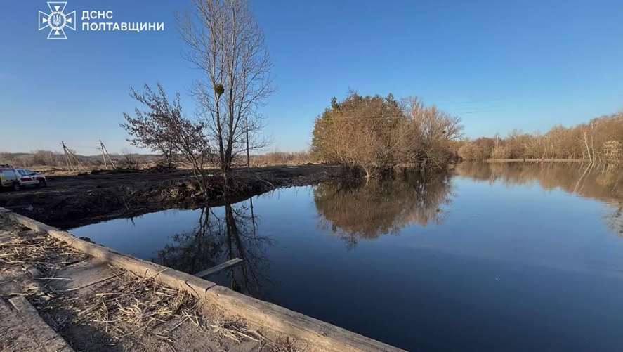 У Старих Санжарах рятувальники ліквідували льодовий затор на Ворсклі