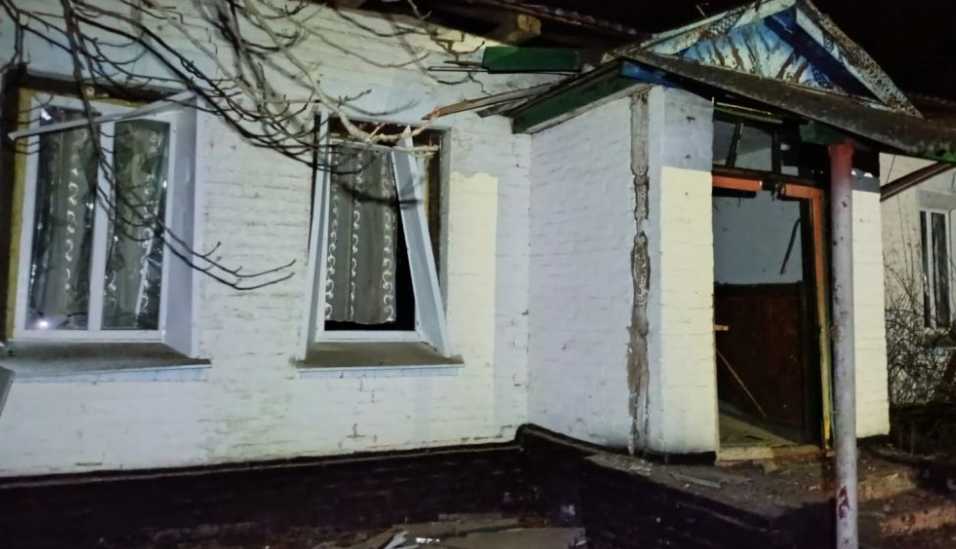 В Миргородском районе в результате атаки дронов повреждены здания и автомобили