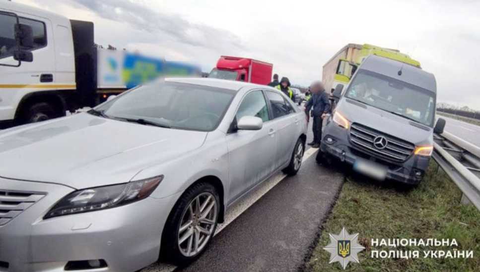 У масовій ДТП у Полтавському районі травмовано пасажира швидкої