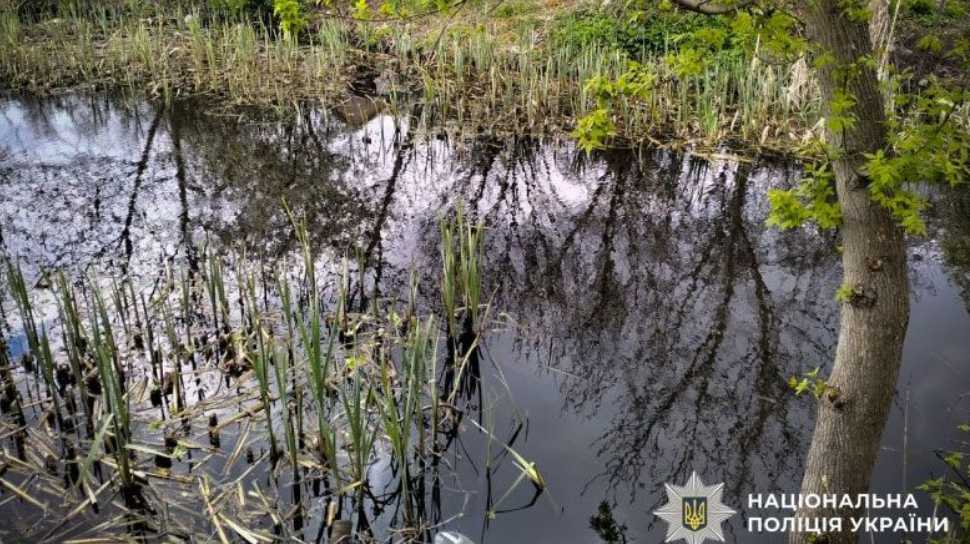 В Кременчуге в водоеме обнаружили тело женщины
