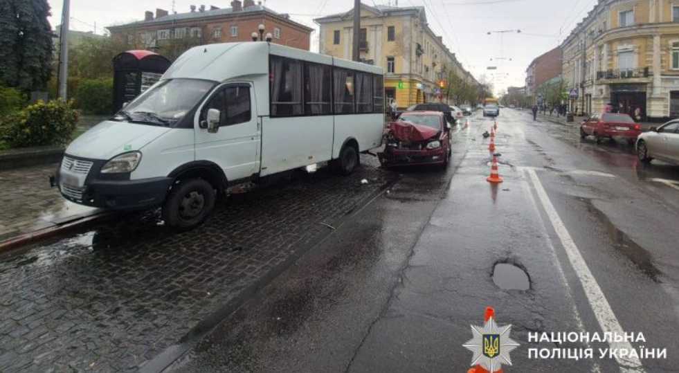 У Полтаві сталася ДТП за участю трьох транспортних засобів