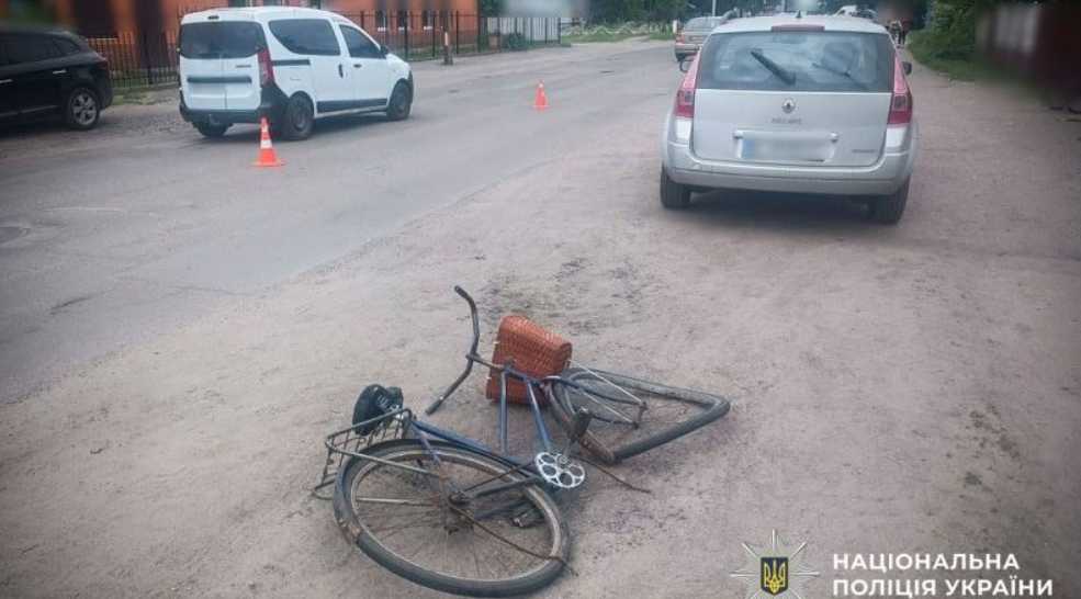 В Семеновке велосипедист попал под колеса автомобиля — его госпитализировали