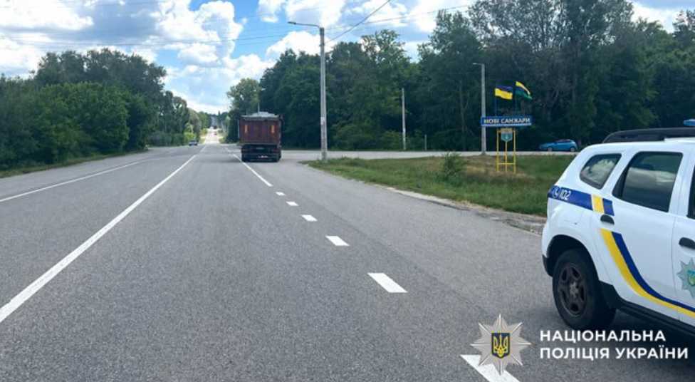 В Лелюховке под колеса грузовика попала велосипедистка, она находится в тяжелом состоянии
