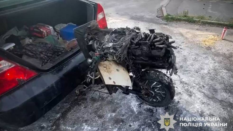 Саморобний «двигун» спалахнув під час руху: у Миргороді винахідник ледь не згорів у власному авто