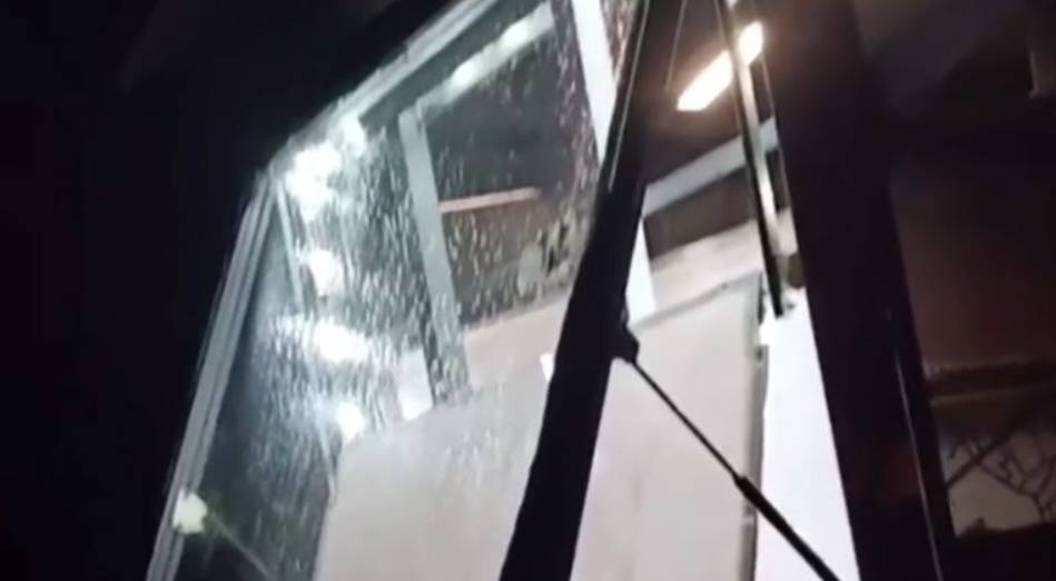 В Полтаве неизвестные вандалы разгромили остановку «11 школа»