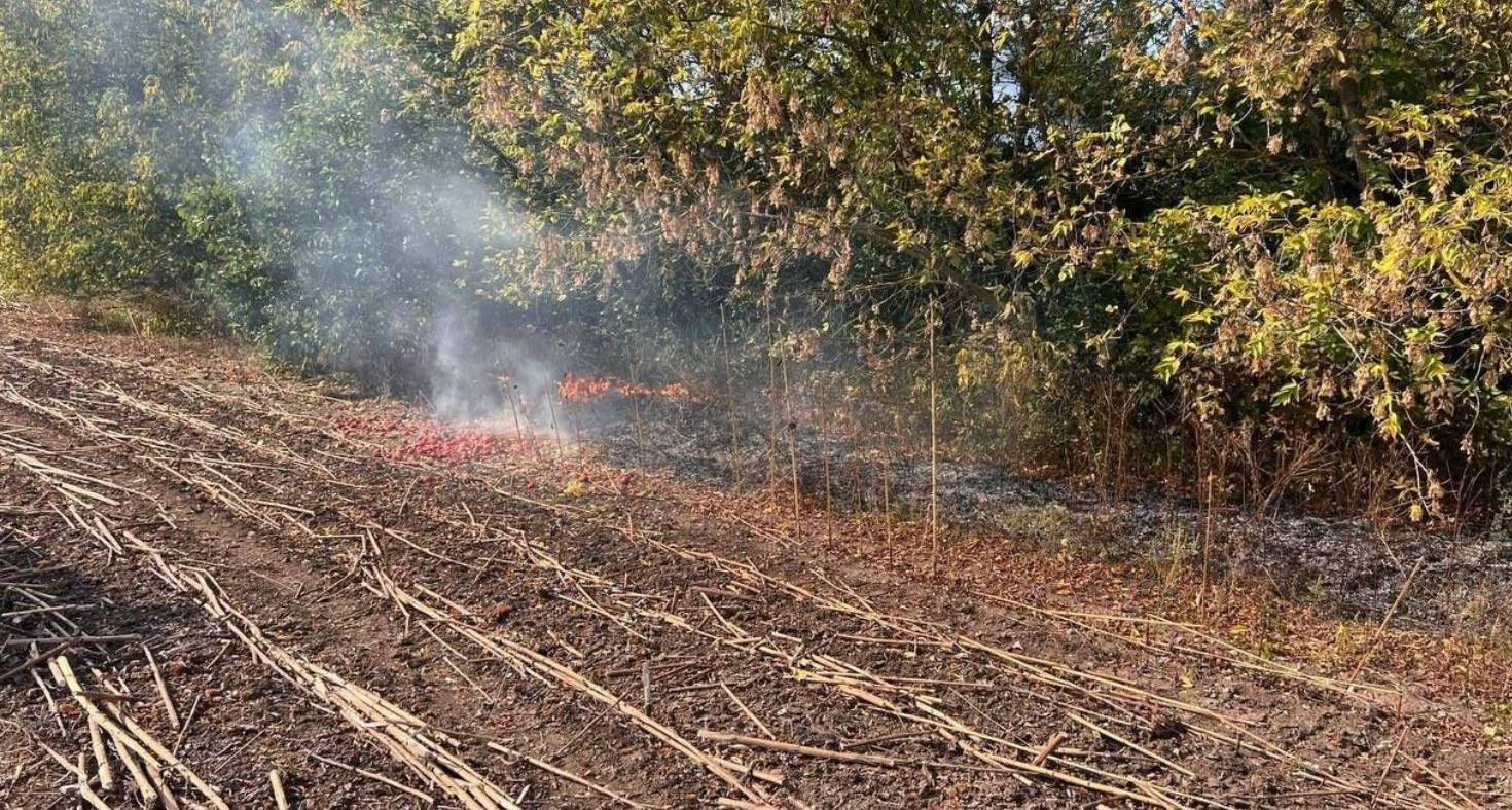 Падение обломков БПЛА в Полтавском районе: на открытой местности загорелся сухостой