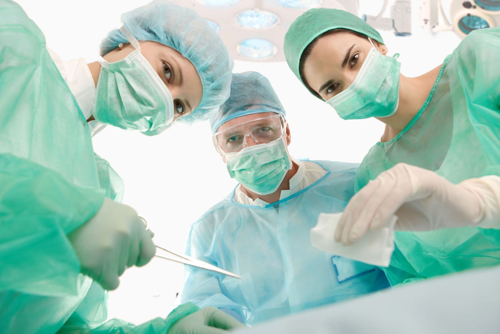В Кременчуге хирурги забыли в теле пациентки марлю