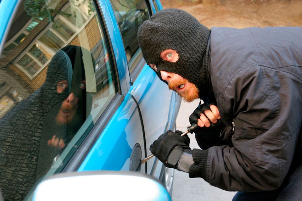 В Кременчуге участились кражи из автомобилей: за чем "охотятся" злоумышленники