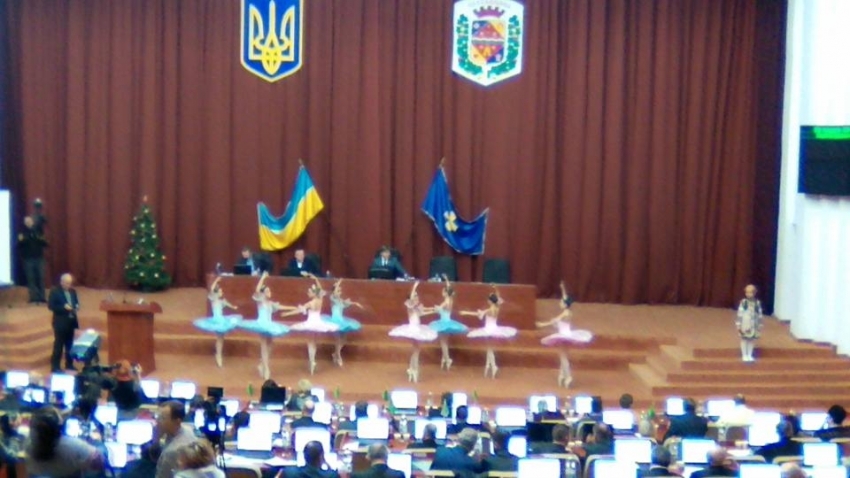 Полтавские депутаты начали сессию с балета 