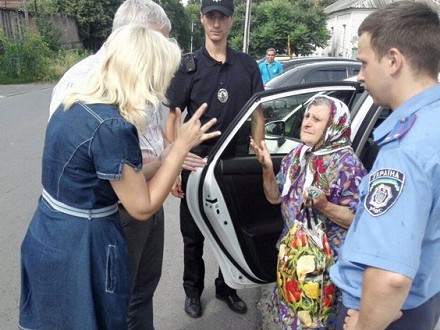 Полицейские вернули родственникам заблудившуюся в Полтаве пенсионерку